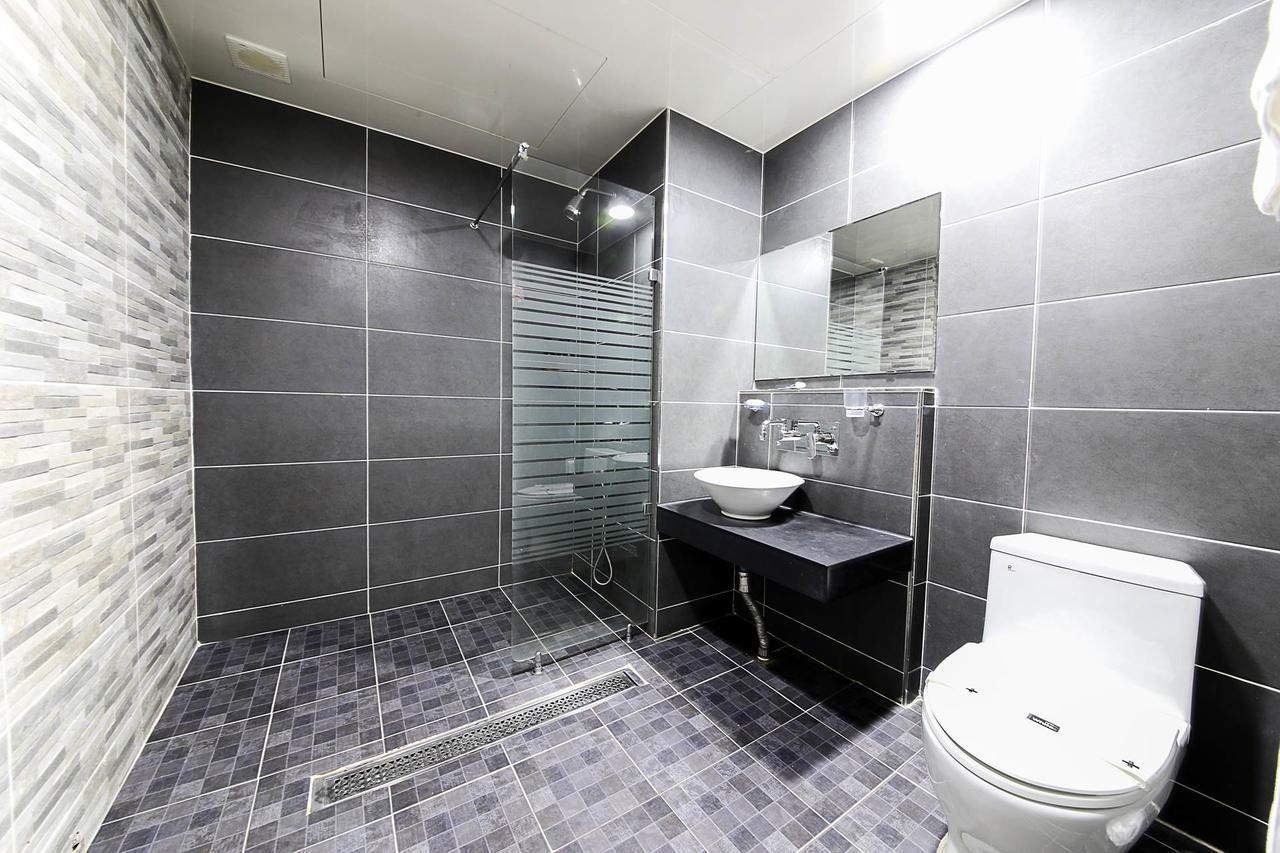 White Hotel Suwon Esterno foto