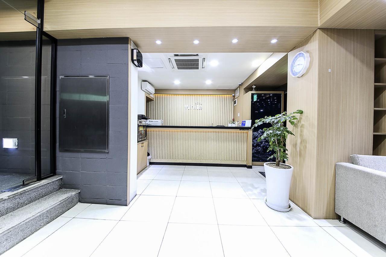 White Hotel Suwon Esterno foto