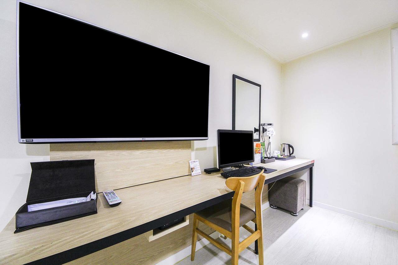 White Hotel Suwon Esterno foto