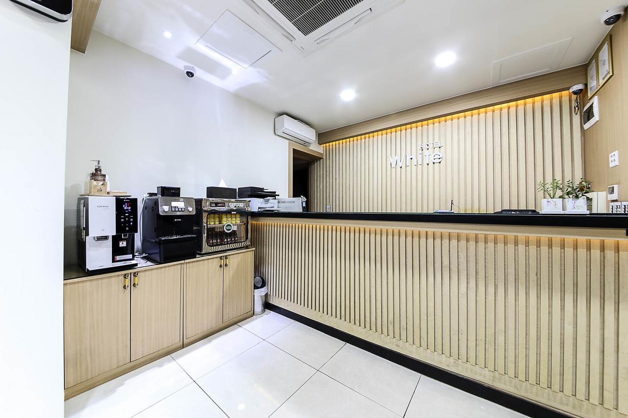 White Hotel Suwon Esterno foto