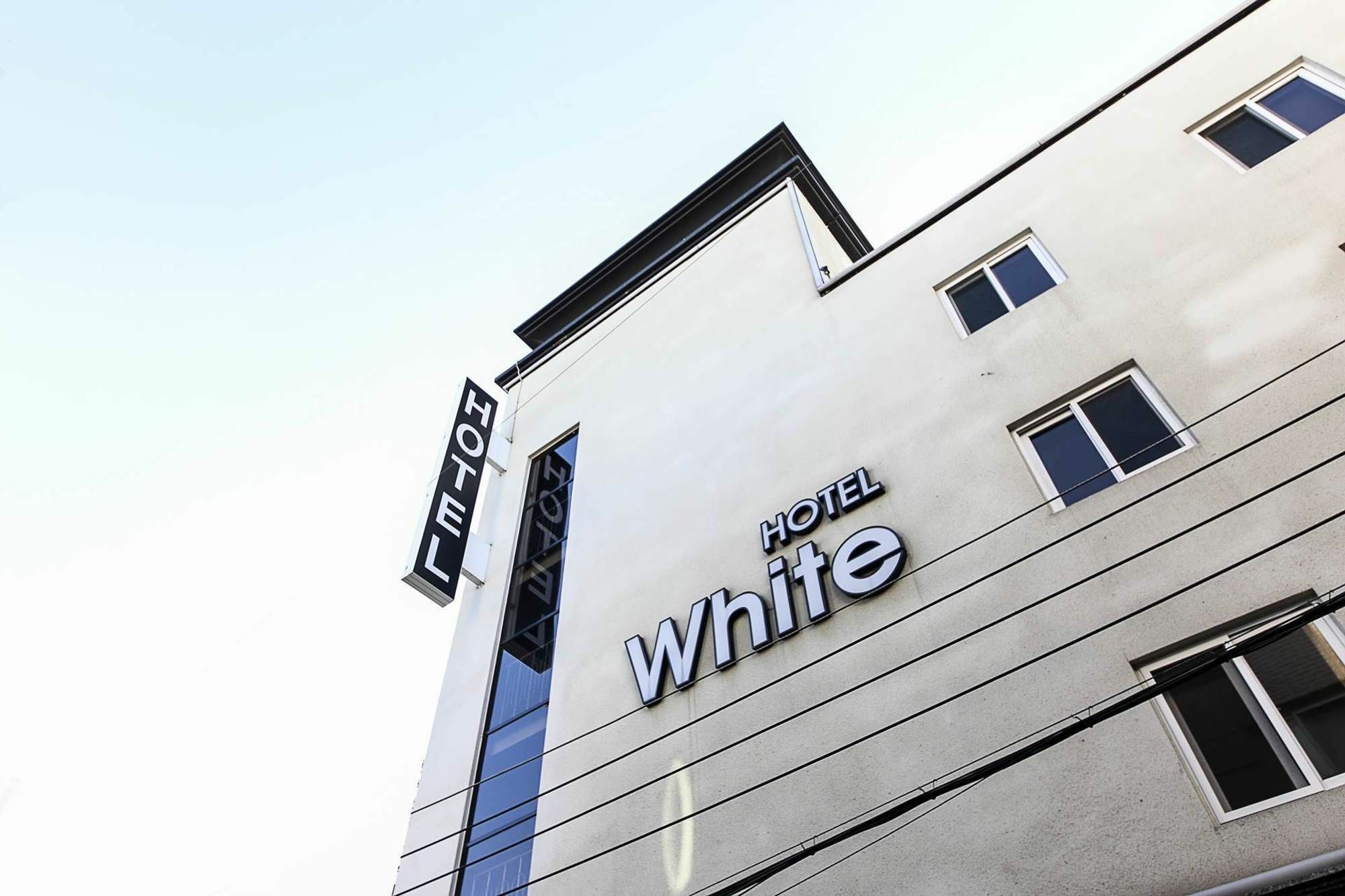 White Hotel Suwon Esterno foto