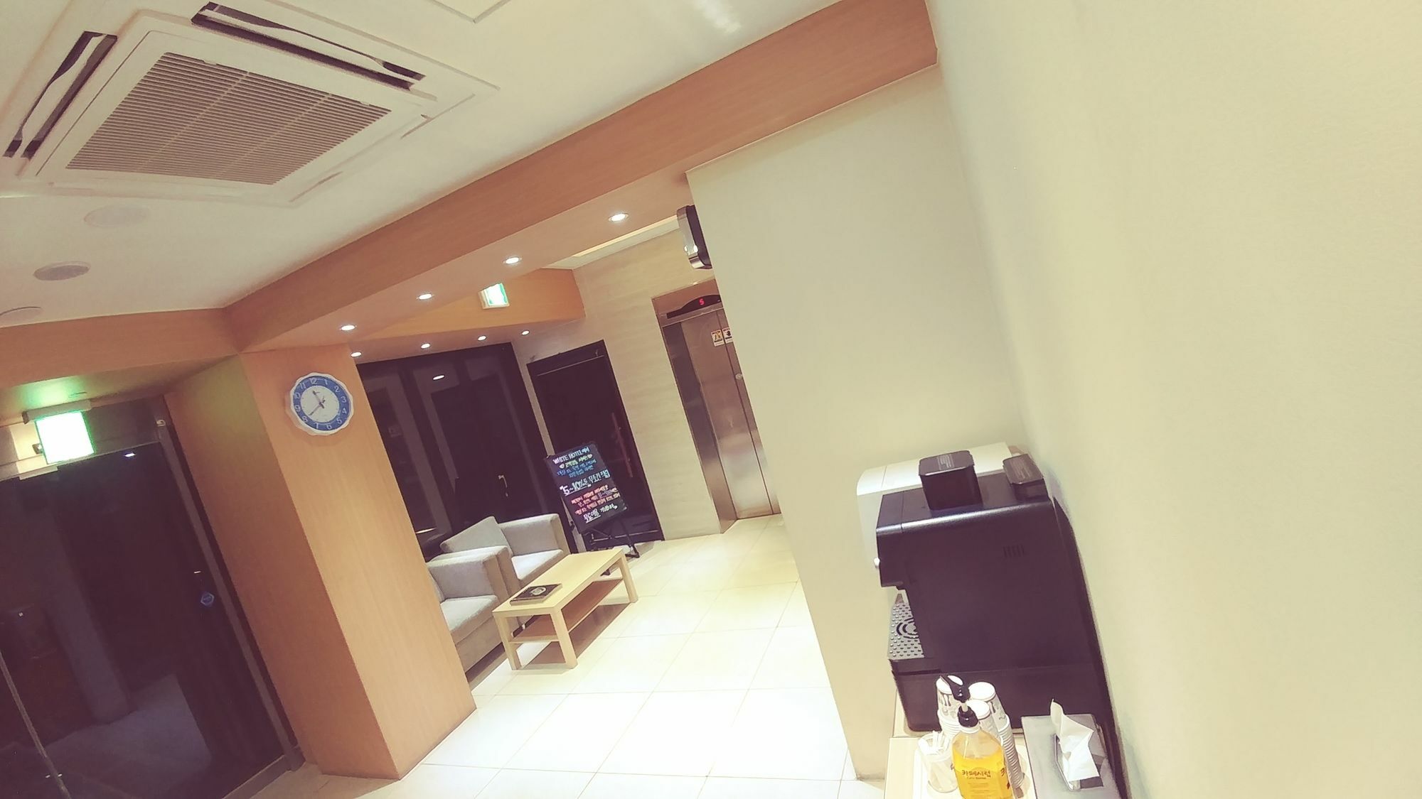 White Hotel Suwon Esterno foto